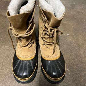 Women Caribou Shoes little stains see pics